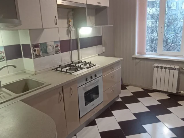 Фото: Продаётся 2-комн. квартира 44.5 м² (4/9 эт., ДСК) в ДНР, Мариуполь, ул. Киевская, 86. Год постройки: 1986. После еврорем