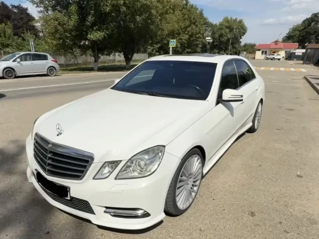 Фото: Mercedes Benz E300 W212, 2012 год