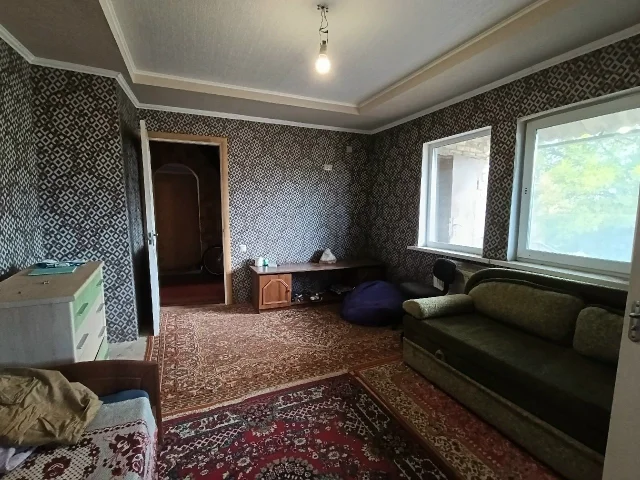Фото: Горловка. Продам газифицированный 2-х этажный дом, район автодрома, ул. Светлая, общая площадь 100 кв.м. В доме 4 жилые 