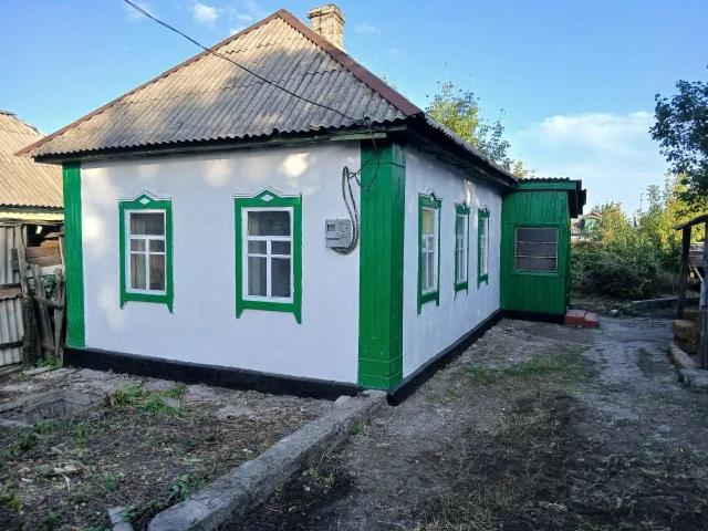 Фото: Продается дом Макеевка посёлок новоробочий (ориентир галактика) хорошая развязка, школа магазины остановка рядом, дом со