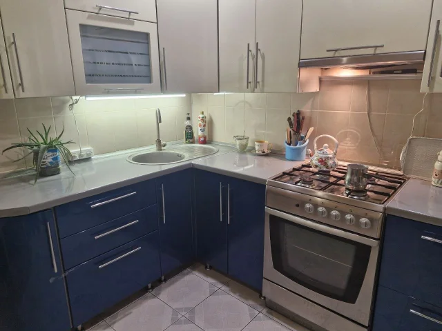 Фото: Продам в г. Мелитополе 2-х комнатную квартиру (чешку) с евроремонтом, мебелью и техникой, по ул. Брив-Ла-Гайард (район К
