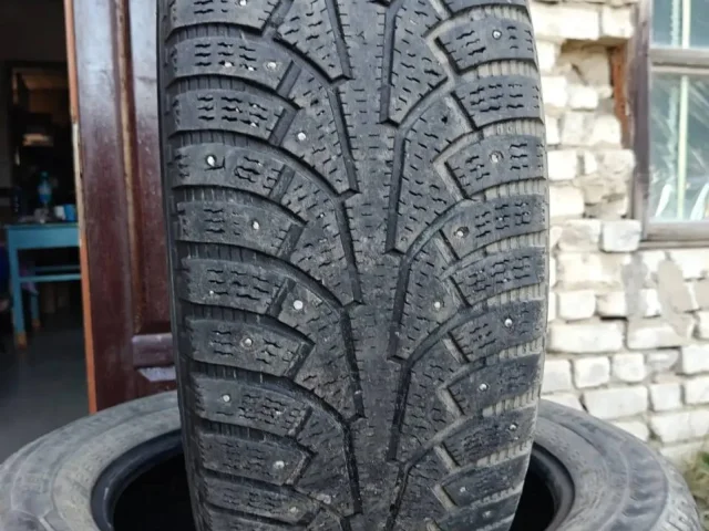 Фото: Hakkapelitta . Продам зимнюю резину 235/60 R18 , стояла на Volvo XC 90 , резина живая на пару сезонов хватит . Цена 12т.