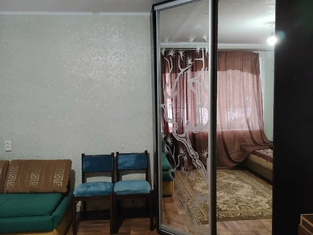 Фото: Горловка‼️Продам 1-ком квартиру, ул. Гречнева 18, 1/9. Микрорайон "Солнечный," район конечная автобус «2». Окна пластик,