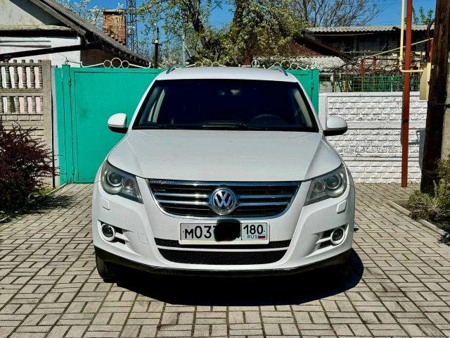 Фото: Продам Volkswagen Tiguan 2011г 2.0 АТ родной пробег 183 000 км самая максимальная комплектация полный привод круизконтро