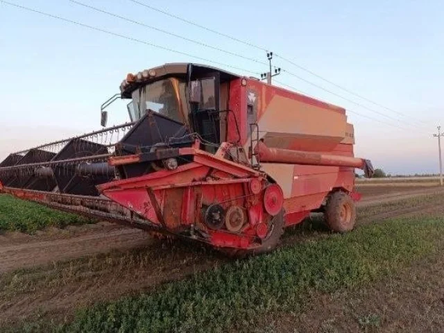 Фото: Продам Комбайн Мессей Фергюсон 7256