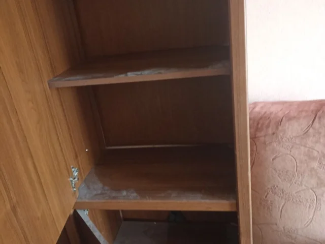 Фото: продам шкаф в уголок в отличном состоянии нужно только протереть тряпкой!!