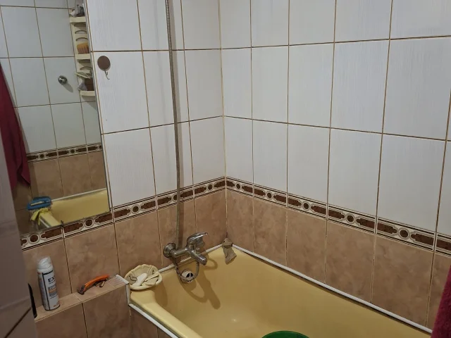 Фото: Продам 1 комнатную квартиру в Луганске на кв. Гаевой, район Буревестника, супермаркет Спар, транспорт,ул.Советская рядом