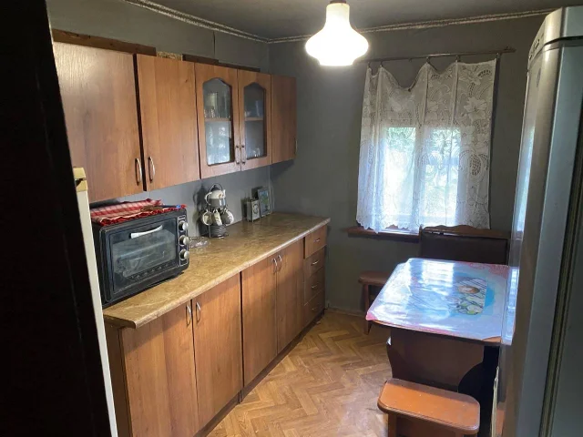 Фото: Здравствуйте, сдаётся дом в городе Макеевка, посёлок Комсомольский, трёхкомнатной, также есть в доме туалет, ванная, газ