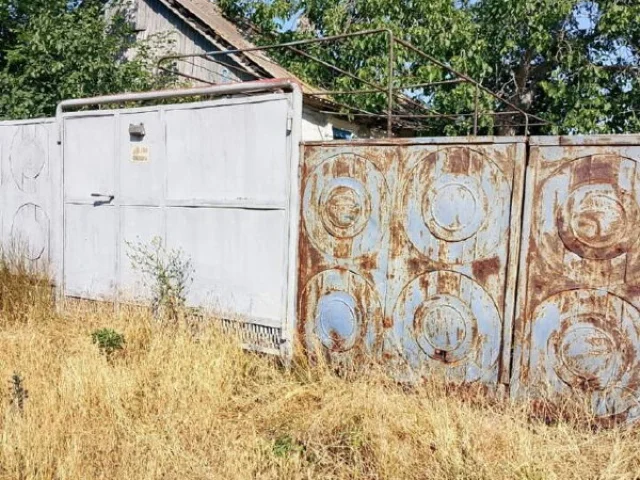 Фото: гБердянск.Продается дом, одноэтажный, две комнаты. Площадь дома 40 м², участок 2 сот. 1-этажный дом, кирпичный. Туалет н