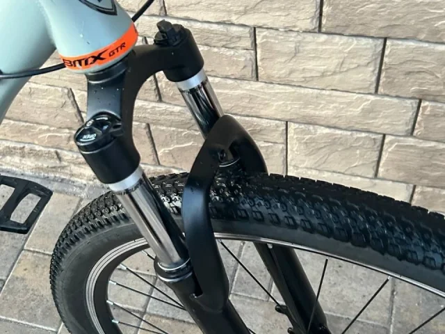 Фото: продаю велосипед Bmx Gtr-190,куплено.Гидравлические тормоза Meroca mt 200 2 поршневые,сидушка,новая вилка Rush,накладка