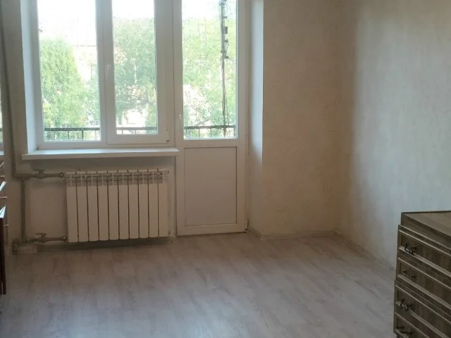 Фото: Сдам 1ком.кв-ру, ул.Кирова 16, 5/5. Квартира в отличном состоянииКвартира сдается частично с мебелью,есть холодильник, с