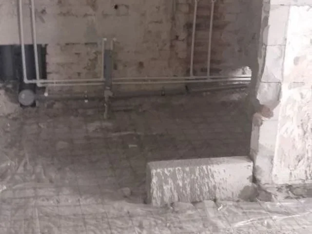 Фото: Срочно продам 2 комнатную квартиру в городе Мариуполь, центральный район, ор 1000 мелочей, 4/9 , требуется ремонт, цена: