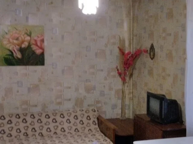 Фото: Горловка!!! Продам 1 ком.кв-ру район Собора, ул. Комсомольская, 44 3/5, состояние жилое,угловая, окна - пластик, балкон 