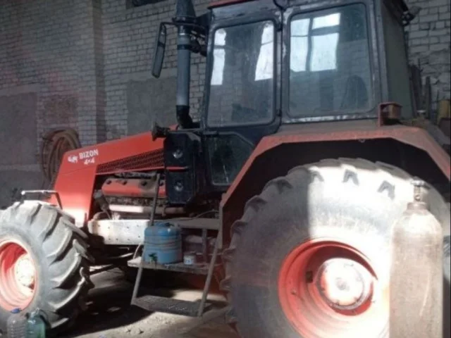 Фото: Продам Трактор Бизон, в хорошем состоянии,без документов, находится в Каховке. Цена- 4400$
