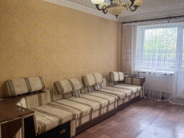 Фото: В аренду на длительный срок предлагается 2 х ком квартира в центре Мариуполя , по Металлургов 37 ( ориентир подземный пе