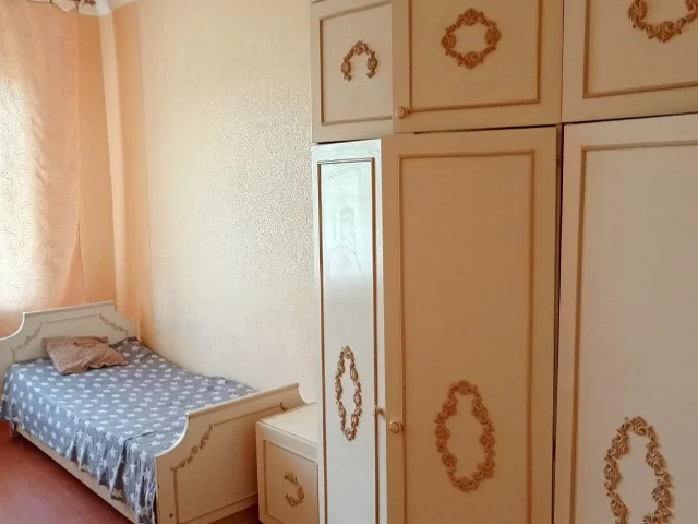 Фото: Сдам 3к кв в Пролетарском р-не, возле ЗАГСа, Донецк, хор сост, мебель, холодильник, м/а, окна пл,вода круглосуточно холо