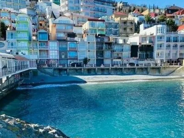 Фото: ОТДЫХ на ПЕРВОЙ ЛИНИИ от 2000₽ Алушта «Санта Барбара»