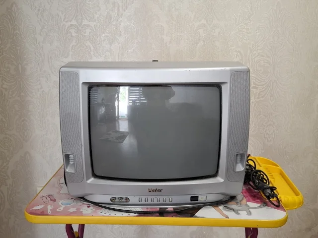 Фото: Продам телевизор Haier , размеры экрана 29 на 23 см, рабочий, нет пульта, в подарок старая антенна, 1500 рублей, Восточн