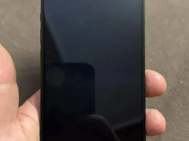 Фото: Продам iPhone 13 в идеальном состоянии! Полный комплект коробка,кабель зарядки, документы. Разные чехольчики в подарок!