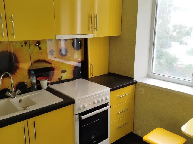 Фото: #Продам 2 комнатную квартиру в Стаханове на Торговом центре по  улице Карбышева , квартира не угловая  , третий этаж , к