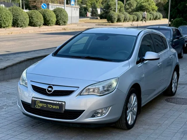 Фото: Opel Astra