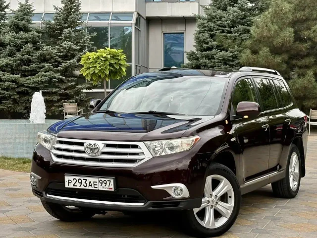 Фото: Продам TOYOTA HIGHLANDER 2011год с мотором 3.5 бензин на классическом автомате в пред максимальной комплектации