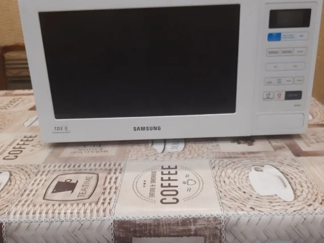 Фото: Микроволновка SAMSUNG , б/у в отличном состоянии. Цена 5500 рублей