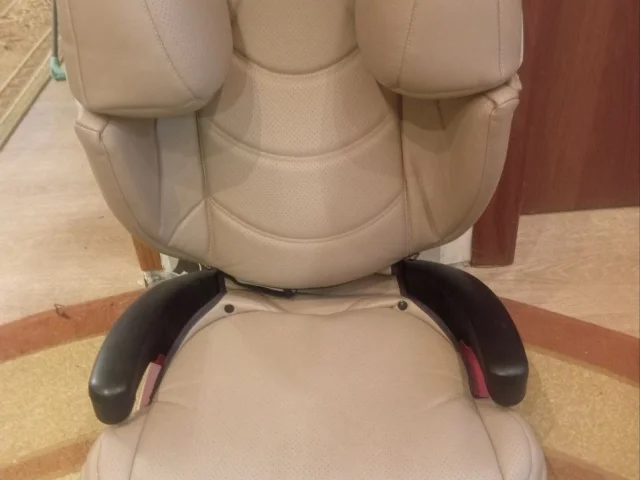 Фото: Продам детское автокресло Babyton