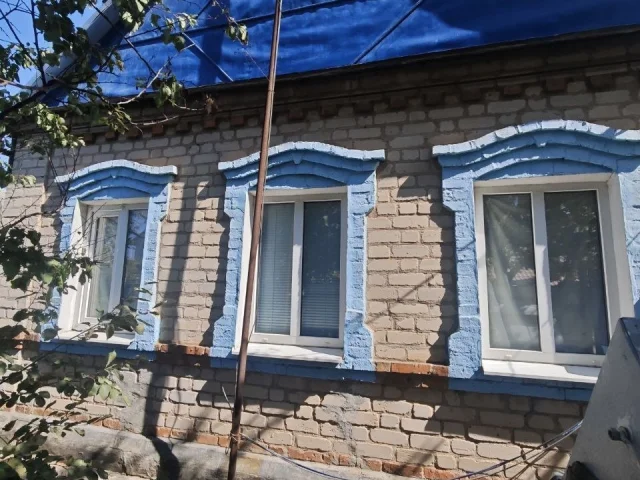 Фото: В Бердянске предлагается к продаже две трети отдельно стоящего дома с обособленным двором 🏡. Объект расположен в районе 