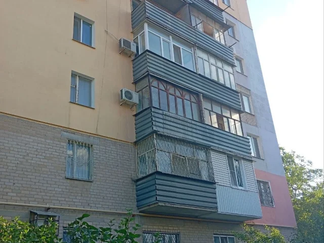 Фото: Сдам однокомнатную квартиру, в центре города (Кирова), в отличном жилом состоянии, всё есть для проживания, 2/9 эт., на 