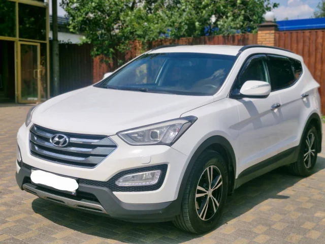 Фото: Надежный корейский полноприводный внедорожник Hyundai Santa Fe. 2012 г.в