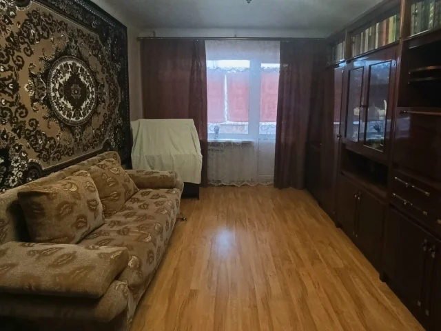 Фото: Продам 1 ком. кв-ру, пр. Ленина 148, 3/5. Общая площадь-39 м.кв, окна пластиковые, двойная деревянная дверь, не угловая,