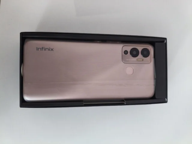 Фото: Продам телефон Infinix hot 12 play