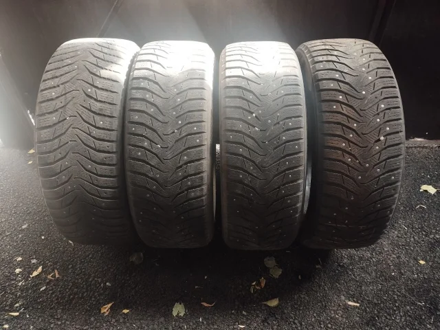 Фото: Зимняя шипованная резина KUMHO 235/55 R19 (Корея ) - 4 колеса в очень хорошем состоянии