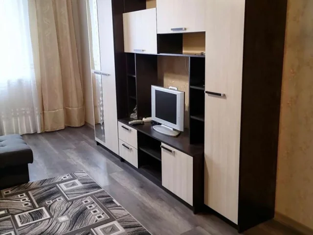 Фото: На длительный срок сдается квартира в Макеевке Центральный мкрн, ориентир кафе "Велюр". Хороший ремонт, шумоизоляция, вы