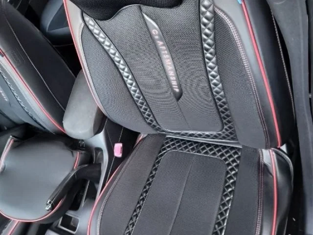Фото: Продам комплект универсальных авто чехлов из экокожи, передние и задние + 2 подушки
