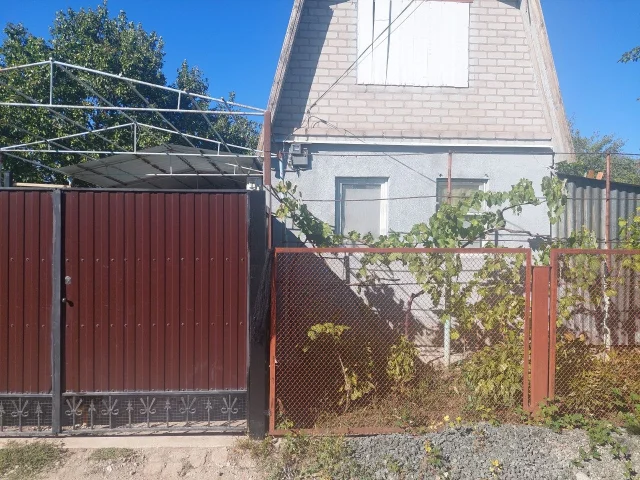 Фото: Продам дачу в районе 23 жмр в черте города земоя и дом внесены в росреестр, есть возможность прописки цена 2,5 млн.р 2 э