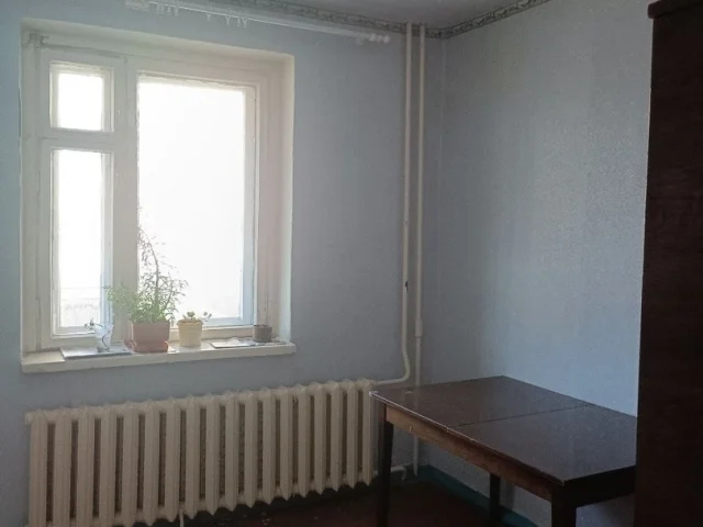 Фото: Горловка. Продам 3-к. кв., ж/м «Строитель», ул. Оленина 4, 5/9, лифт работает. Общ.пл. 66,3 кв. м. Раздельный санузел, в