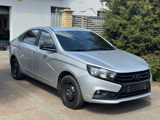 Фото: В продажe VESTA “exclusive”2019 гoда, c двигателем 1.6/113л.с.очень красивый и редкий цвет Снежка