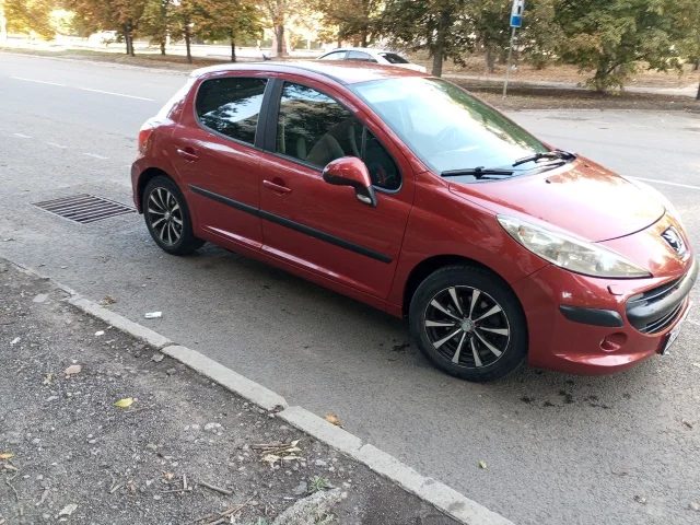 Фото: Пежо 2007г, 1,6 бензин на автомате, в хорошем состоянии, документы в порядке, оформление без проблем, Мелитополь 320т₽,
