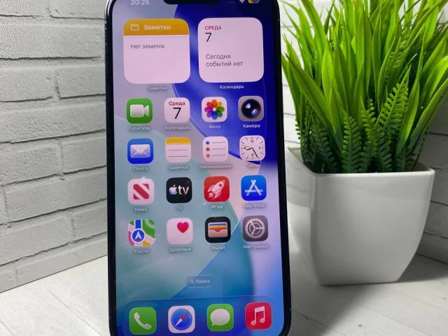 Фото: iPhone 12 на 64 гб