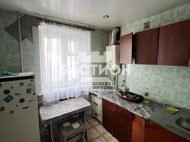 Фото: Продам 1-комнатную квартиру в г. Луганск, 27-й квартал, д. 10. Этаж: 3/5. 32/16/7. Состояние: жилое, можно сразу заезжат