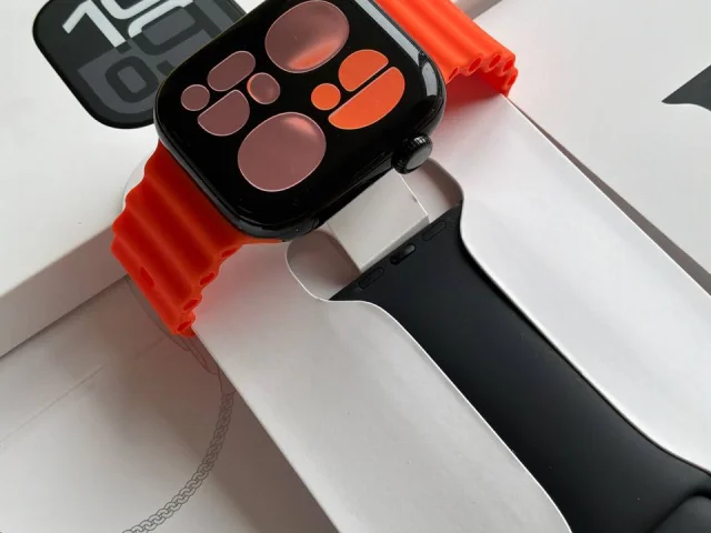 Фото: Apple Watch 10(42)Акб 99%Цвет Jet Blаск.Полный комплект с двумя ремешками.Цена 16 тыс рублей.Донецк.Без обмена