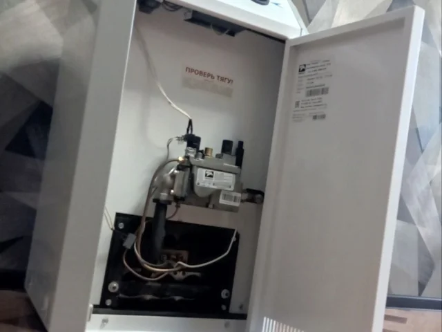 Фото: Двухконтурный газовый котел Лемакс Премиум 16 кВт. Возможна работа котла как на природном магистральном газе, так и на с