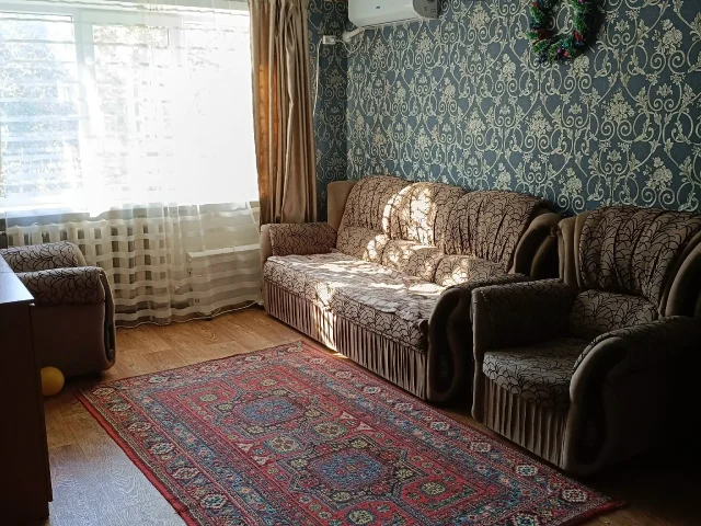 Фото: ✅Сдам 3-х комнатную квартиру, 5-й квартал, ул. бр. Маликова 16, 4/5, окна пластик, зал проходной, спальни раздельные, с/