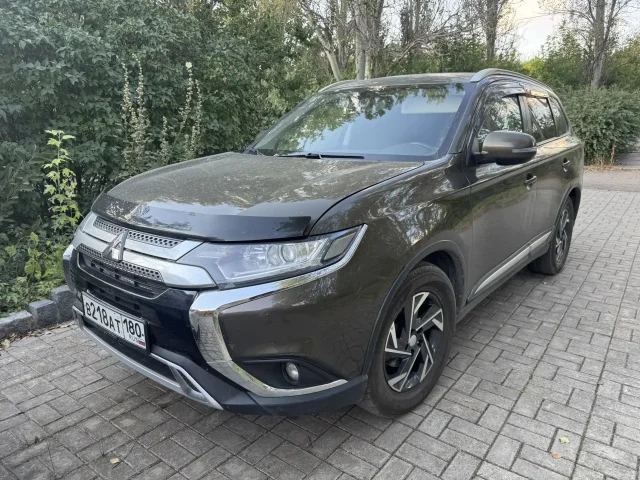 Фото: Mitsubishi Outlander 2018 года
