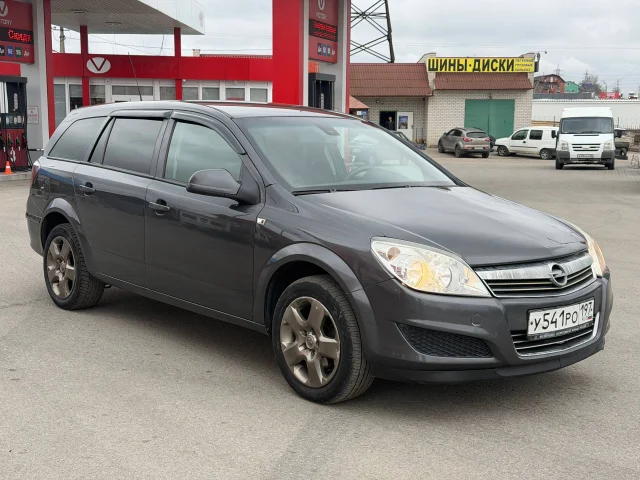 Фото: Opel Astra 2011г