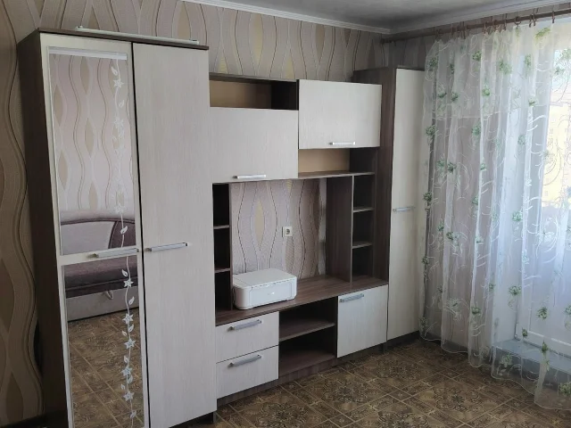Фото: Продам крупногабаритную, уютную 1-но ком. кв- ру, с нишей, ул. Москаленко 8, 8/9 эт., общей площадью -37 м² , теплая, но
