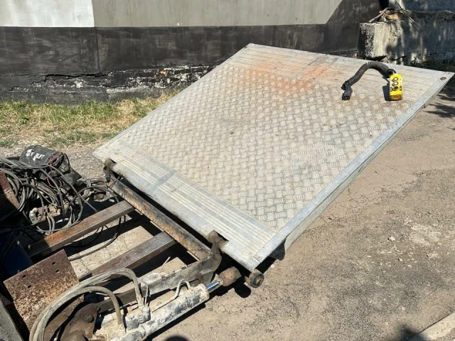 Фото: Гидроборт MBB 500K Palfinger, б/у, грузоподъемность 1000 кг., 12 V, в отличном состоянии, с навесным оборудованием, пуль