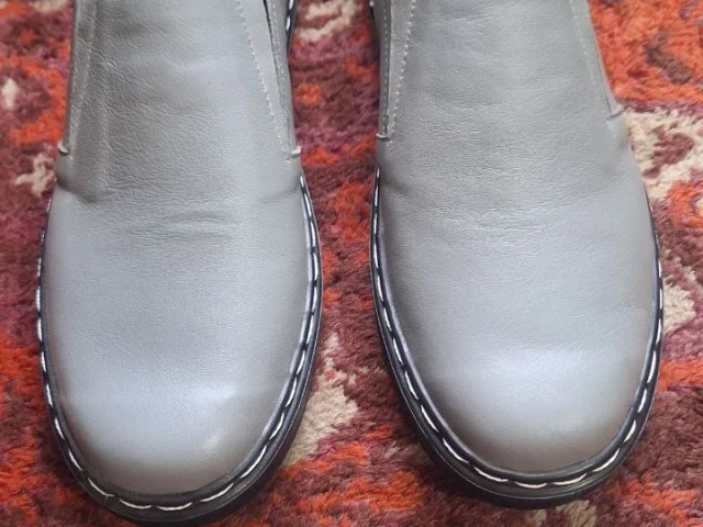 Фото: Продам туфли на резинке всё кожа ручная работа стелька артопедия кожа комфортные мягкие 43р 2500р